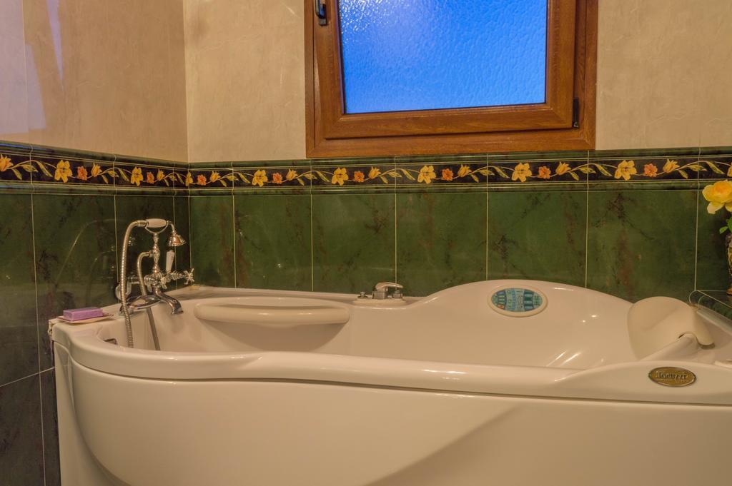 Luxury Villa Karteros Bagian luar foto